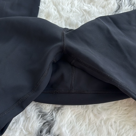 Alo Yoga High-Waist Ripped Warrior Legging - Picture 7 of 7